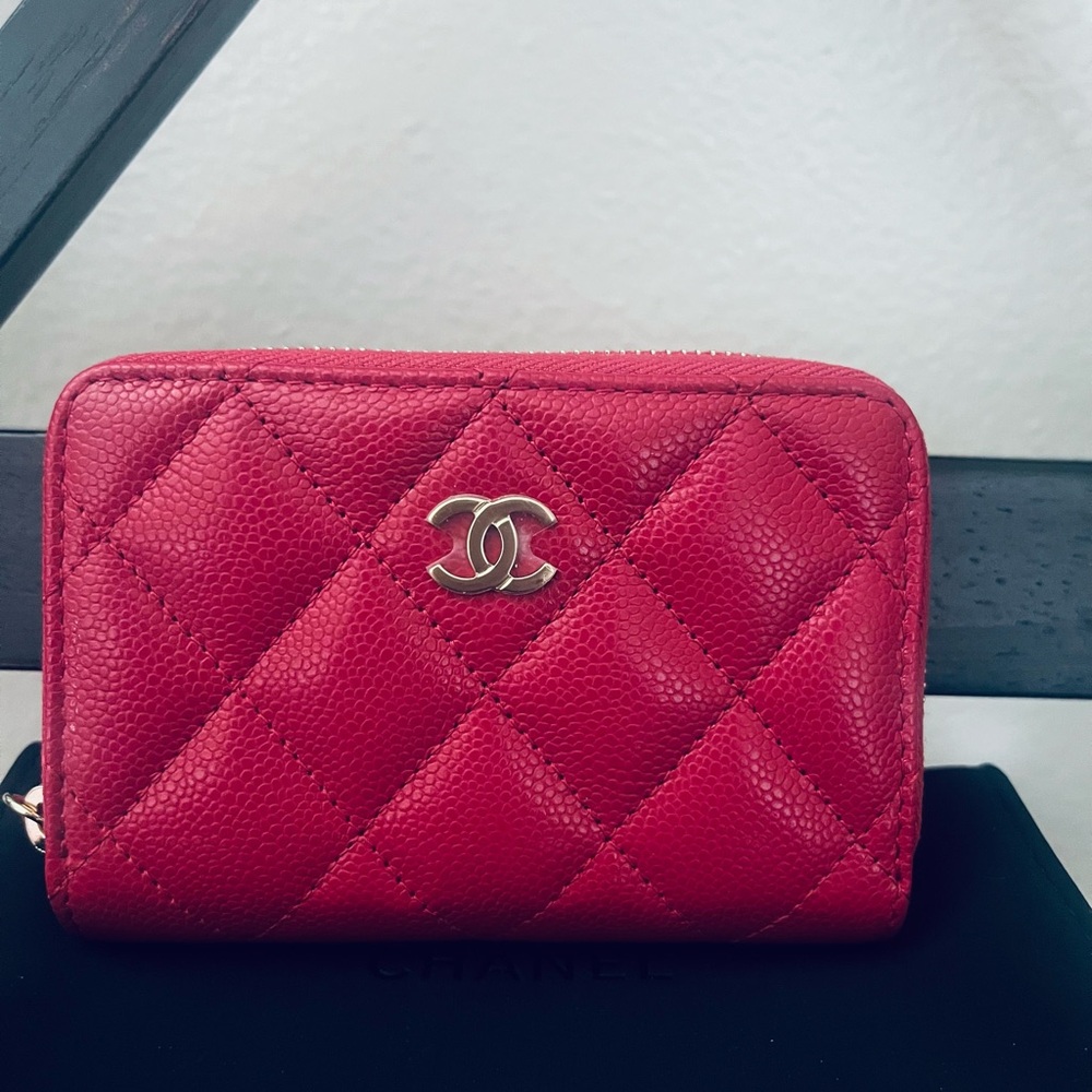 BRAND NEW! Chanel Zippy Card Holder Red Caviar LGHW